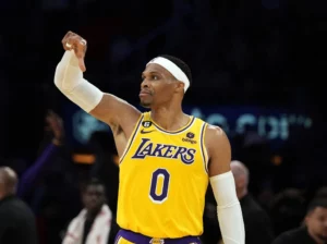 Lakers vs Bucks Odds Preview: Middleton Returns For Favored Bucks