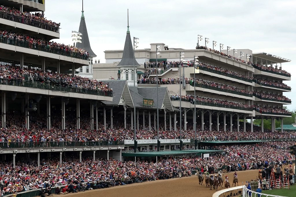 Navigating the Triple Crown Tracks: Unraveling Horse Racing Odds and Betting Strategies