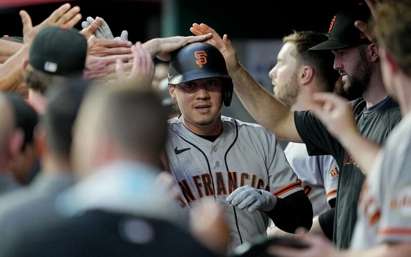 Wilmer Flores' Home Runs Propel Giants to Seventh Straight Win