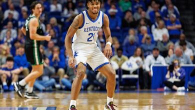Hurricanes Visit Kentucky in Day's Best Game