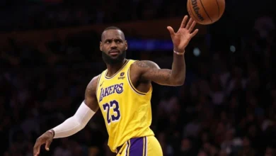 LeBron James, Lakers Look to Stay Perfect Against Suns