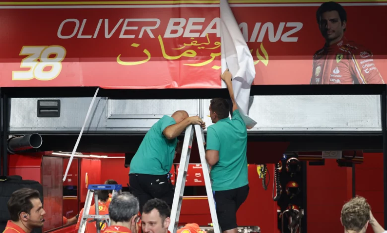 Workers install Oliver Bearman sign instead of Carlos Sainz