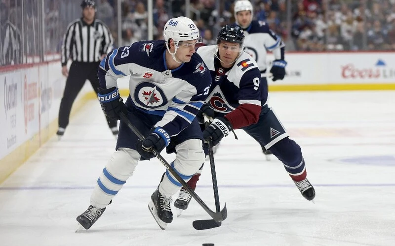 Jets Flying High But Avalanche Still the Favorites