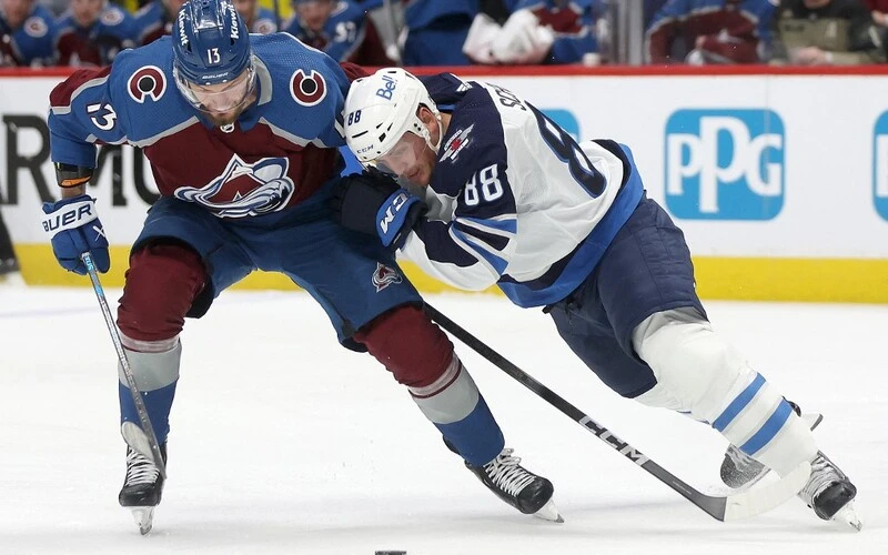 Avalanche Look To Finish Off Bumbling Jets